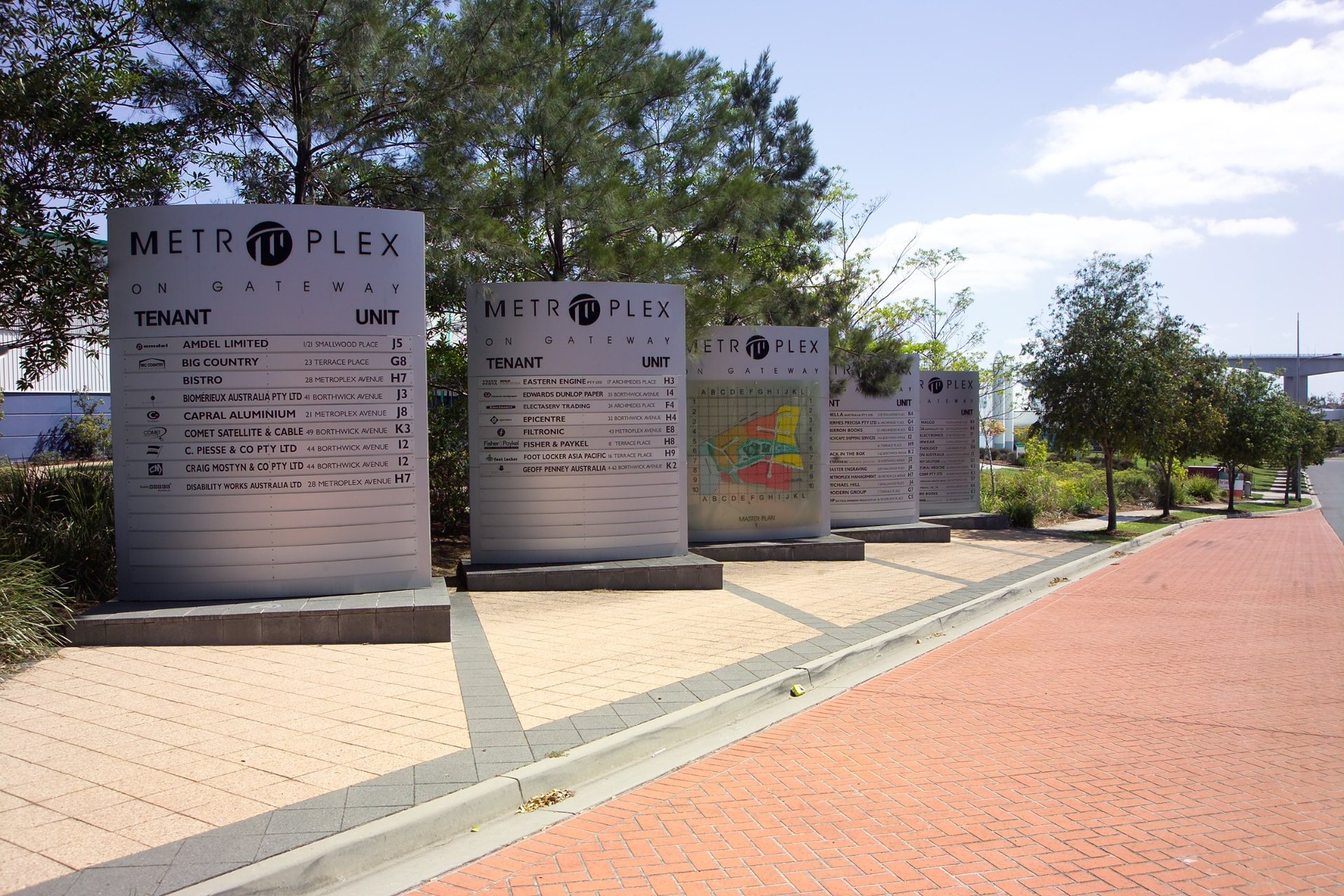 Metroplex on Gateway tenant and estate signage