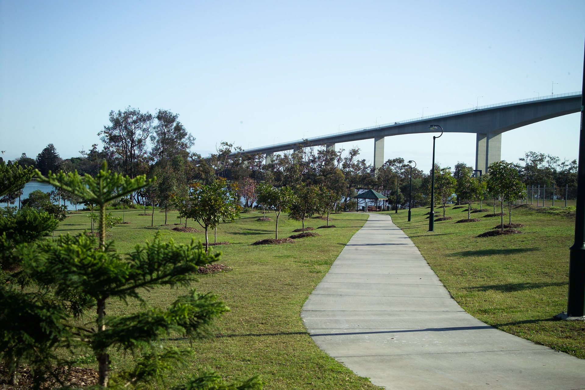 Parkland and Gateway Bridge beside Metroplex on Gateway